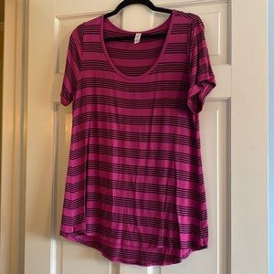 EUC Lularoe Classic tee